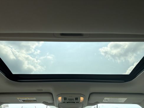 Used 2022 Toyota Highlander XLE FWD image 23