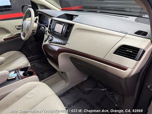 Used 2013 Toyota Sienna XLE image 12