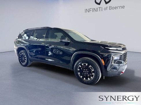 Used 2025 Chevrolet Traverse Z71 AWD/4WD image 3