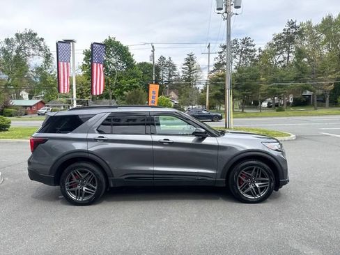 Certified 2025 Ford Explorer ST-Line w/ Premium Package AWD/4WD image 5