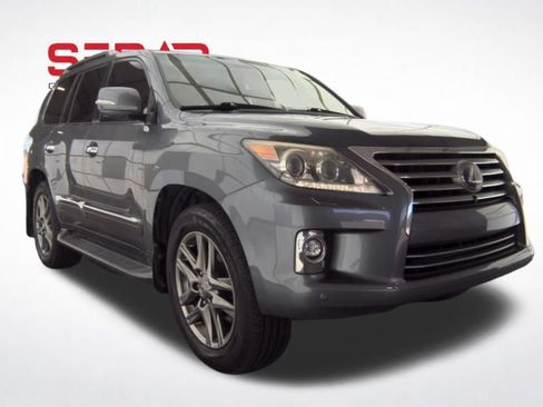 Used 2014 Lexus LX 570 4WD image 2