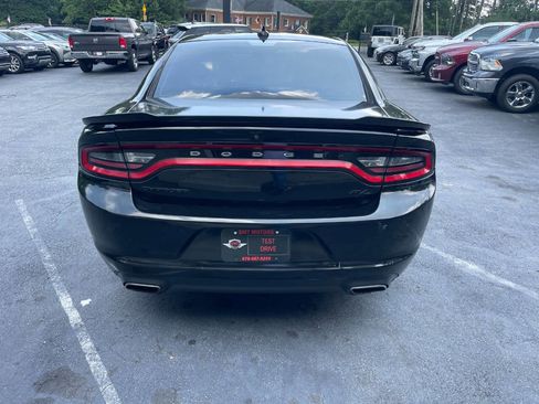 Used 2017 Dodge Charger R/T w/ Navigation & Travel Group RWD image 7