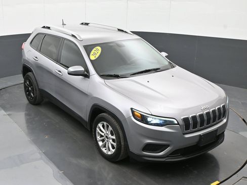 Used 2020 Jeep Cherokee Latitude w/ Cold Weather Group FWD image 33