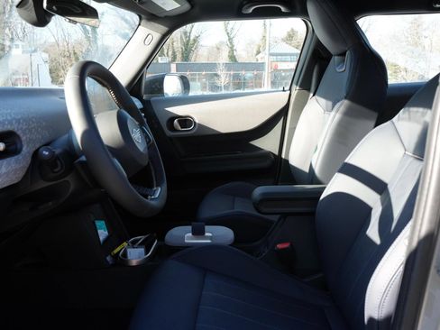 Used 2026 MINI Cooper 4-Door Hardtop image 2