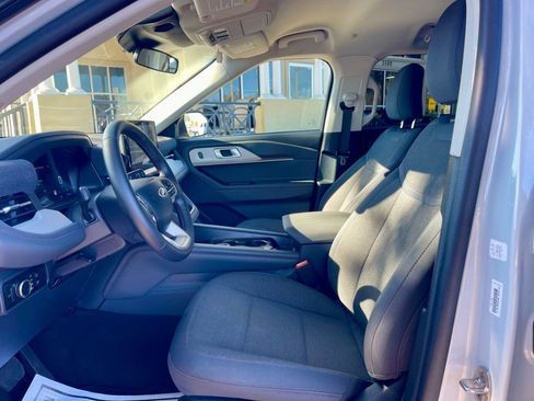 Used 2025 Ford Explorer Active image 11
