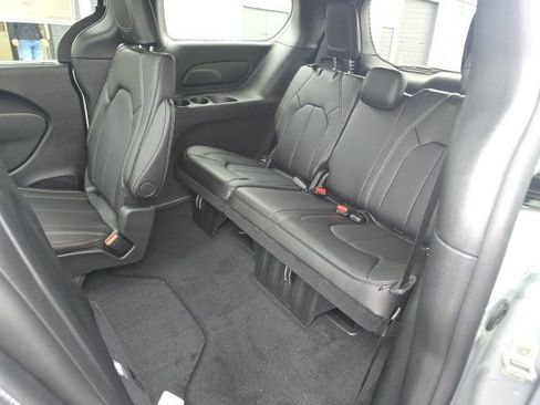 New 2026 Chrysler Pacifica Select AWD/4WD image 21