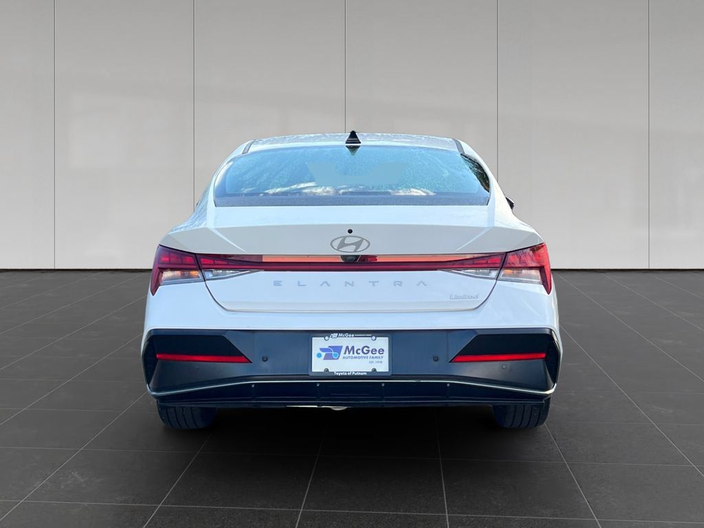 Used 2024 Hyundai Elantra Limited FWD image 4