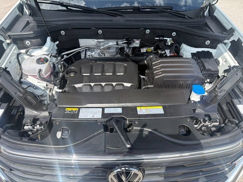Used 2025 Volkswagen Atlas Cross Sport SE FWD image 12