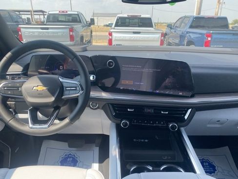 New 2025 Chevrolet Suburban Premier image 14