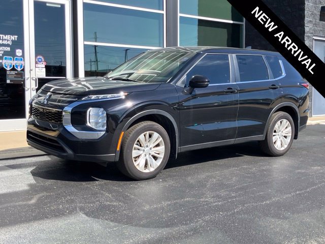 Used 2025 Mitsubishi Outlander ES FWD image 1