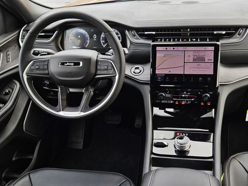 New 2025 Jeep Grand Cherokee Limited w/ Black Appearance Package image 31