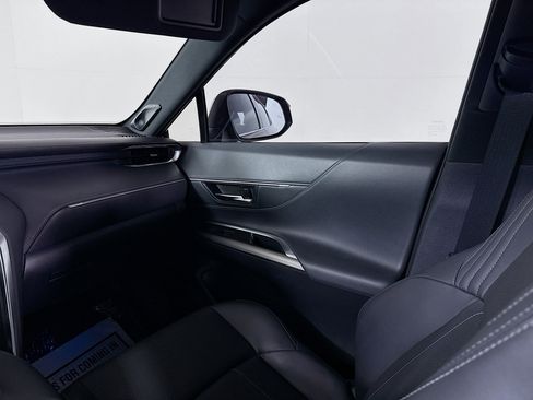 Used 2024 Toyota Venza Limited image 29