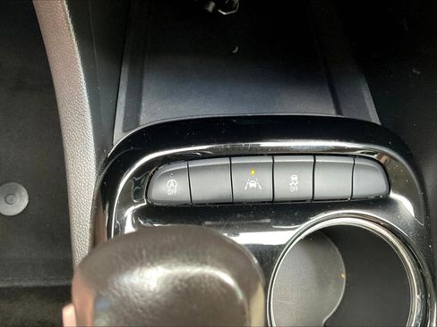 Used 2021 Buick Encore GX Select image 31