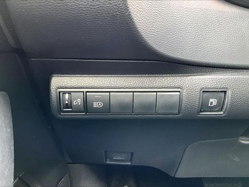 Used 2025 Toyota Corolla LE image 33