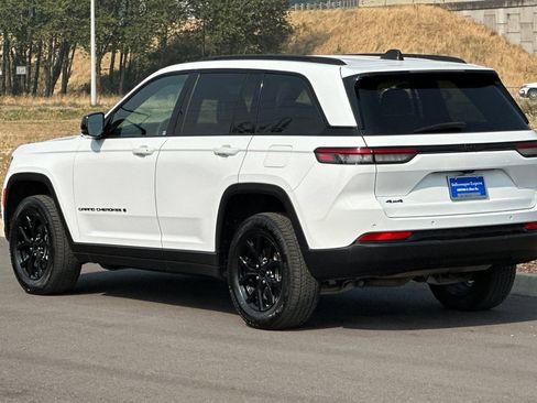 Used 2024 Jeep Grand Cherokee Altitude AWD/4WD image 5