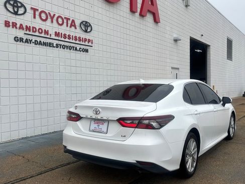 Used 2022 Toyota Camry LE image 5