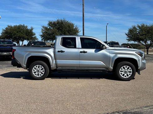 Used 2025 Toyota Tacoma SR image 4