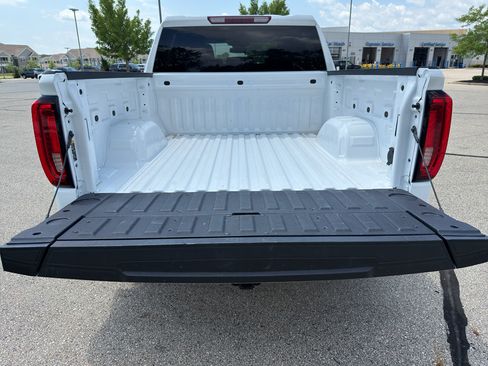 Used 2026 GMC Sierra 1500 SLT AWD/4WD image 12