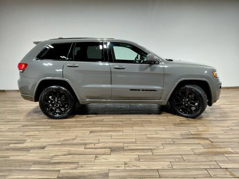 Used 2020 Jeep Grand Cherokee Altitude AWD/4WD image 15