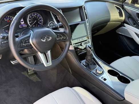 Used 2019 INFINITI Q60 3.0t Luxe w/ Essential Package RWD image 9