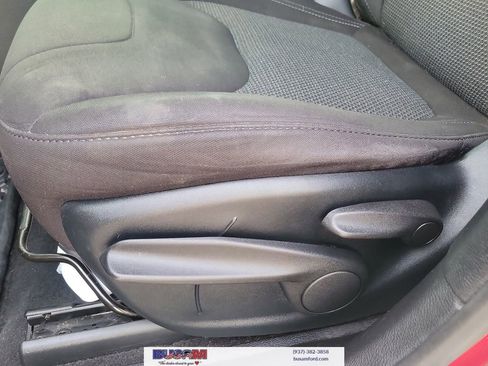 Used 2019 Jeep Cherokee Latitude w/ Cold Weather Group AWD/4WD image 13