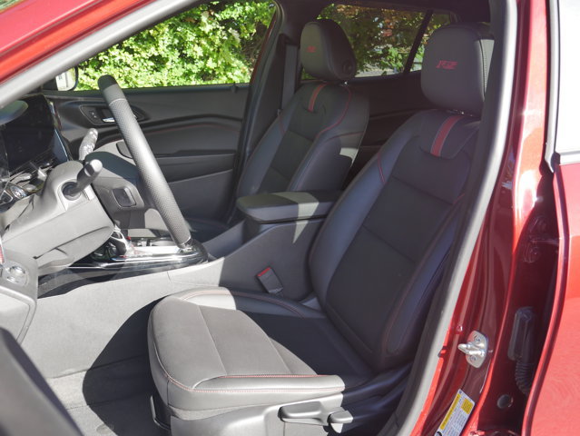 Used 2025 Chevrolet Trax RS w/ Driver Confidence Package FWD image 24