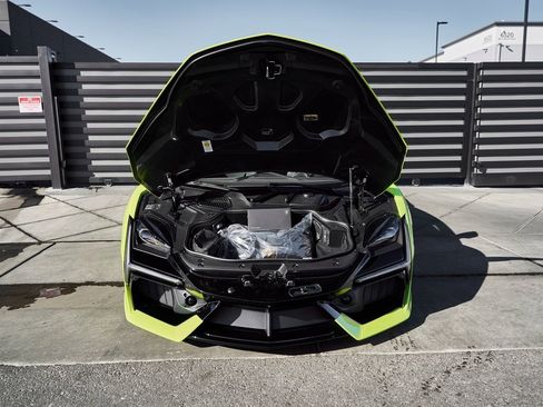 Used 2025 Lamborghini Revuelto image 17