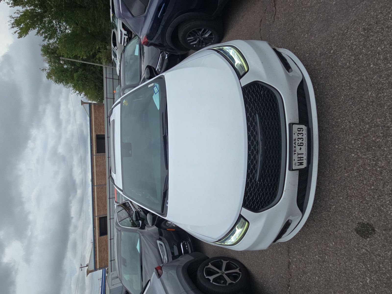 Used 2025 Chrysler Pacifica Limited FWD image 7