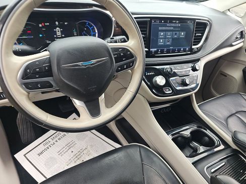 Used 2021 Chrysler Pacifica Limited w/ Premium & Safety Sphere Group image 11