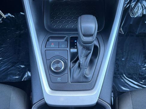 Used 2025 Toyota RAV4 LE image 37