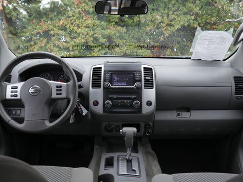 Used 2017 Nissan Frontier SV w/ Moonroof Package image 9