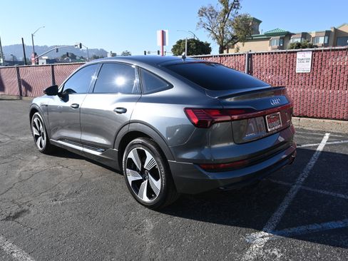 Used 2021 Audi e-tron Prestige w/ Prestige Package image 8