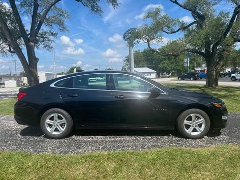 Used 2023 Chevrolet Malibu LT FWD image 1
