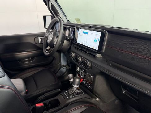 Used 2025 Jeep Gladiator Rubicon AWD/4WD image 34