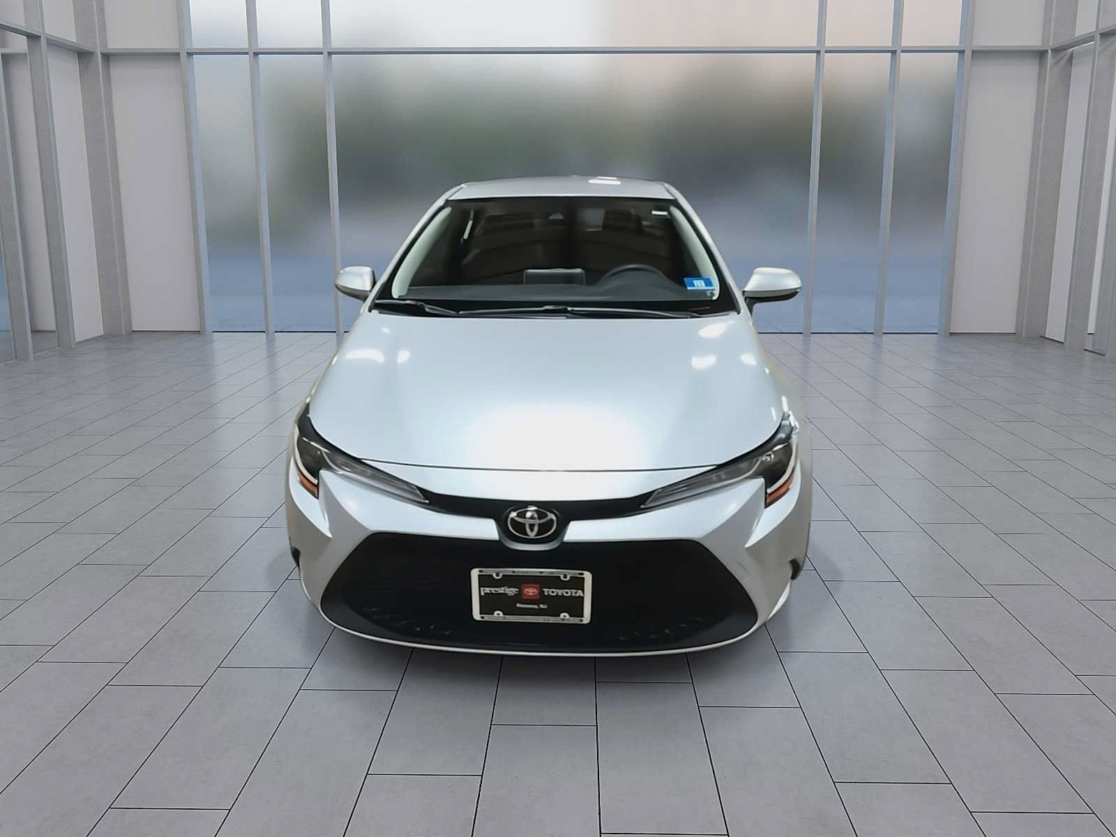 Used 2021 Toyota Corolla LE w/ Carpet Mat Package (TMS) FWD image 3