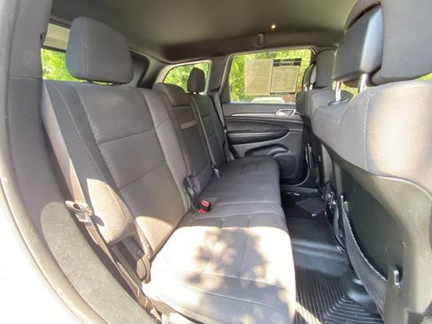 Used 2018 Jeep Grand Cherokee Laredo AWD/4WD image 31
