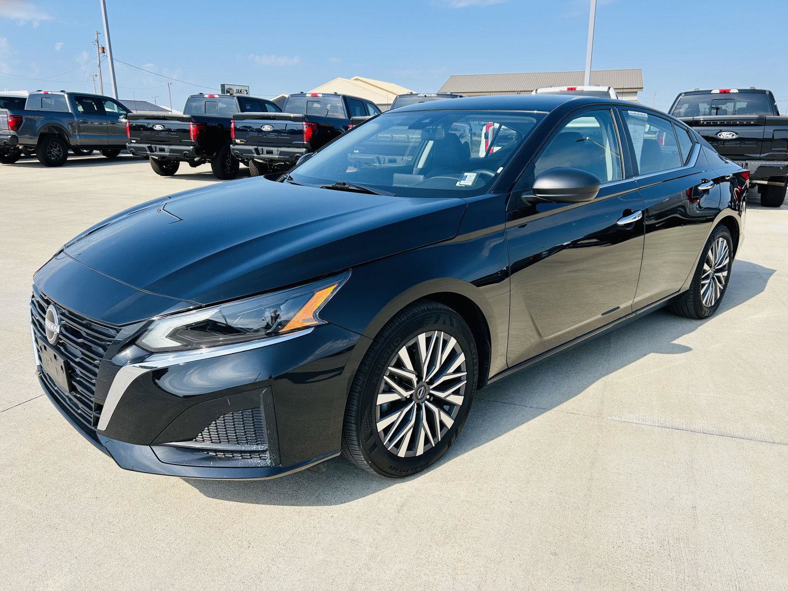 Used 2025 Nissan Altima 2.5 SV FWD image 30