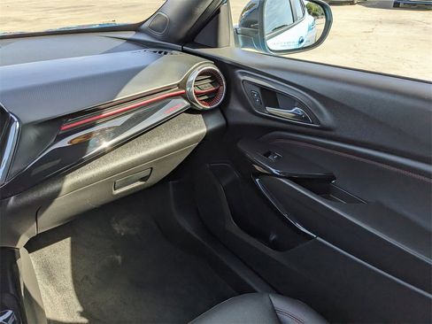 Used 2025 Chevrolet Trax RS image 18