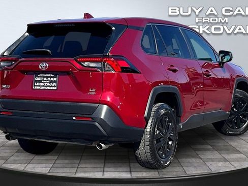 Used 2022 Toyota RAV4 LE AWD/4WD image 13