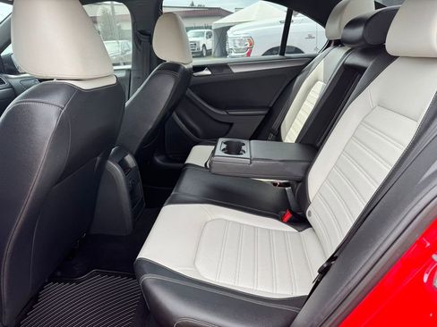 Used 2016 Volkswagen Jetta Sport FWD image 15