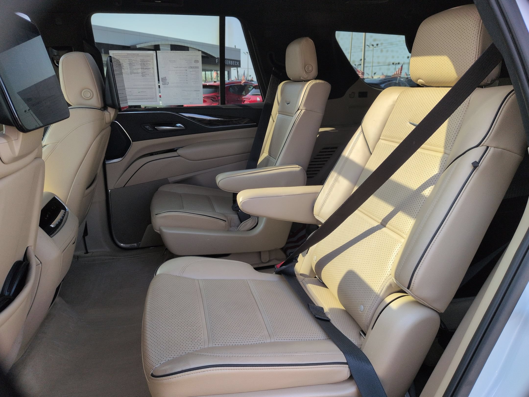 Certified 2021 Cadillac Escalade Premium Luxury AWD/4WD image 26