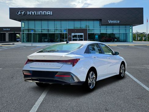 New 2026 Hyundai Elantra Limited FWD image 8