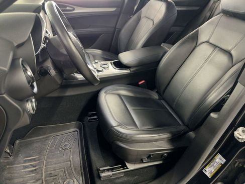 Used 2024 Alfa Romeo Stelvio Ti image 5