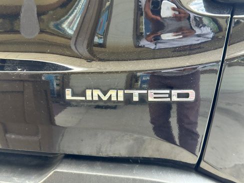 Used 2017 Jeep Renegade Limited image 13