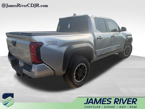 Used 2024 Toyota Tacoma TRD Off-Road AWD/4WD image 5
