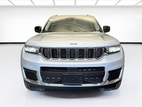Used 2023 Jeep Grand Cherokee L Laredo AWD/4WD image 2