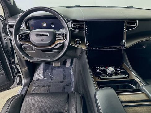 Used 2023 Jeep Grand Wagoneer Base image 18