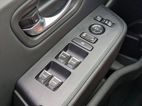 Used 2025 Honda Pilot TrailSport image 8