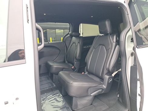 New 2026 Chrysler Pacifica Select w/ S Appearance Package image 12