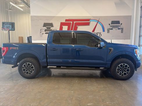 Used 2023 Ford Explorer XLT w/ Equipment Group 202A AWD/4WD image 2